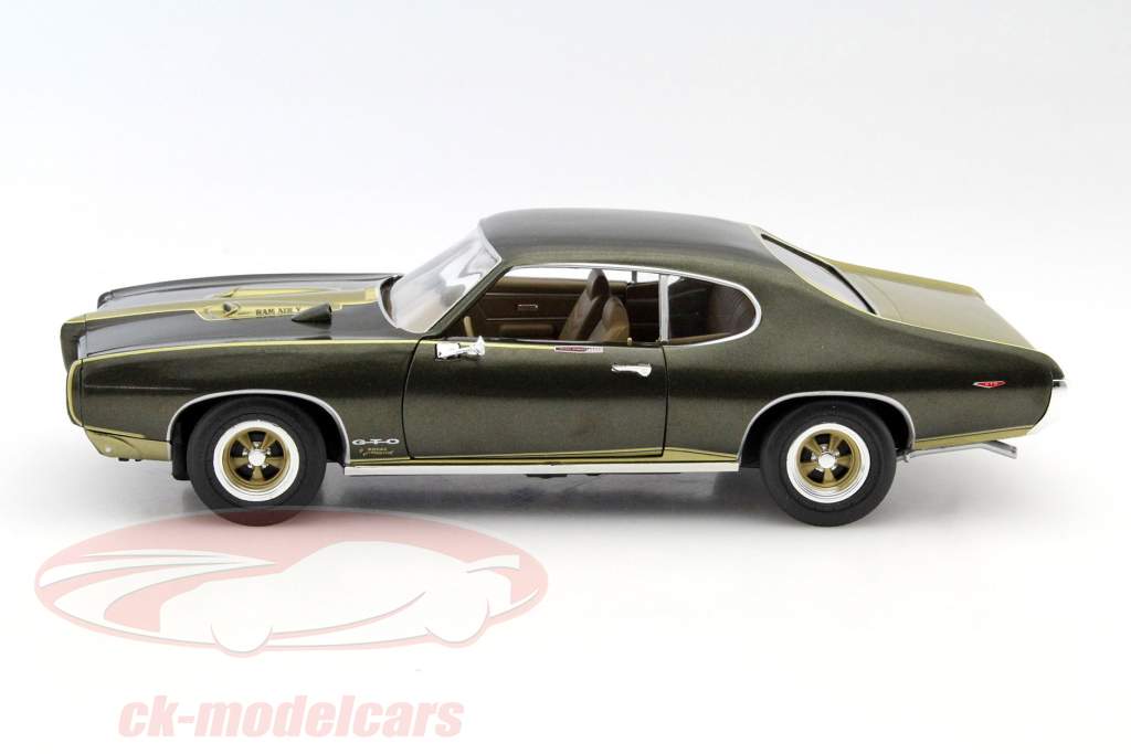 Pontiac GTO Royal Bobcat Edition año 1969 verde metálico 1:18 autoworld