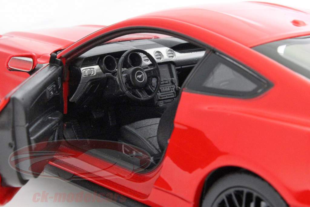Ford Mustang GT год 2015 красный 1:24 Welly