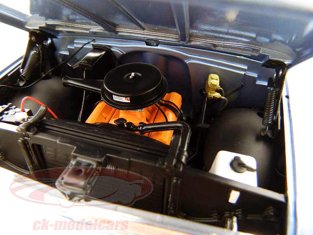 Chevrolet Fleetside Pickup C10 lightblue 1:18 Ertl