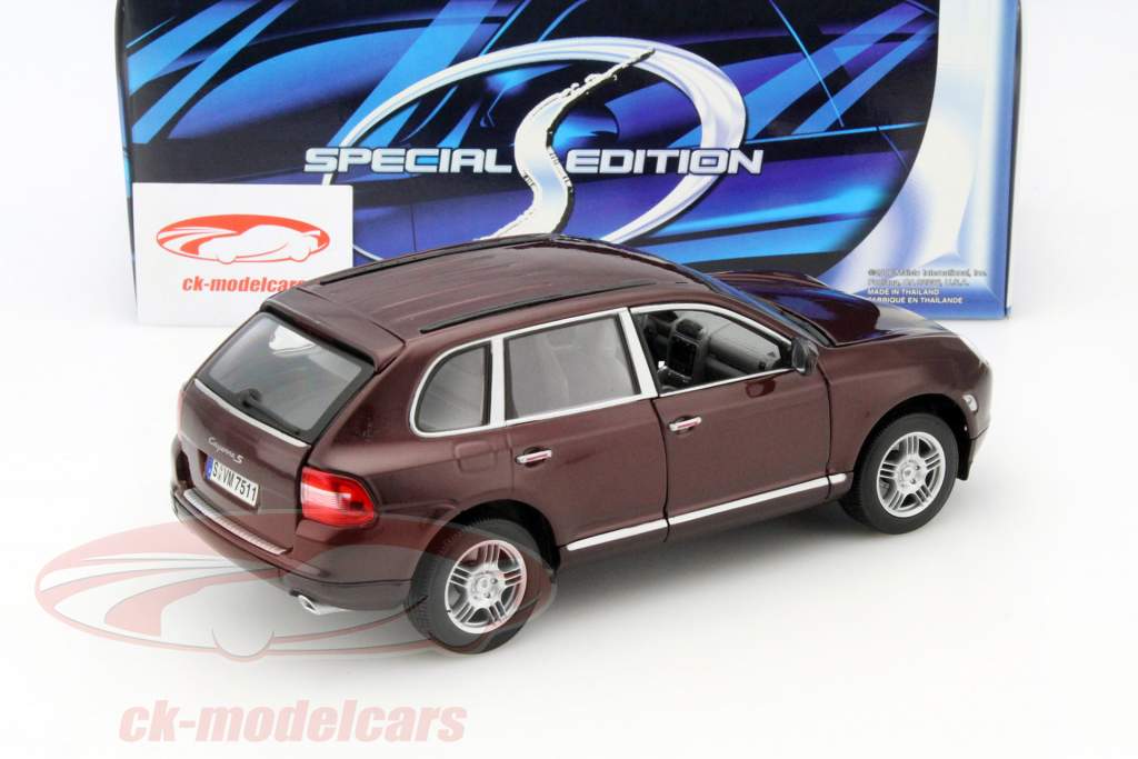 Porsche Cayenne S dunkelrot metallic 1:18 Maisto