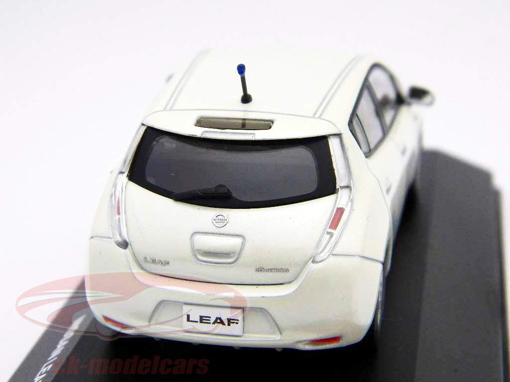 Nissan Leaf Jaar 2010 wit / wit 1:43 JCollection