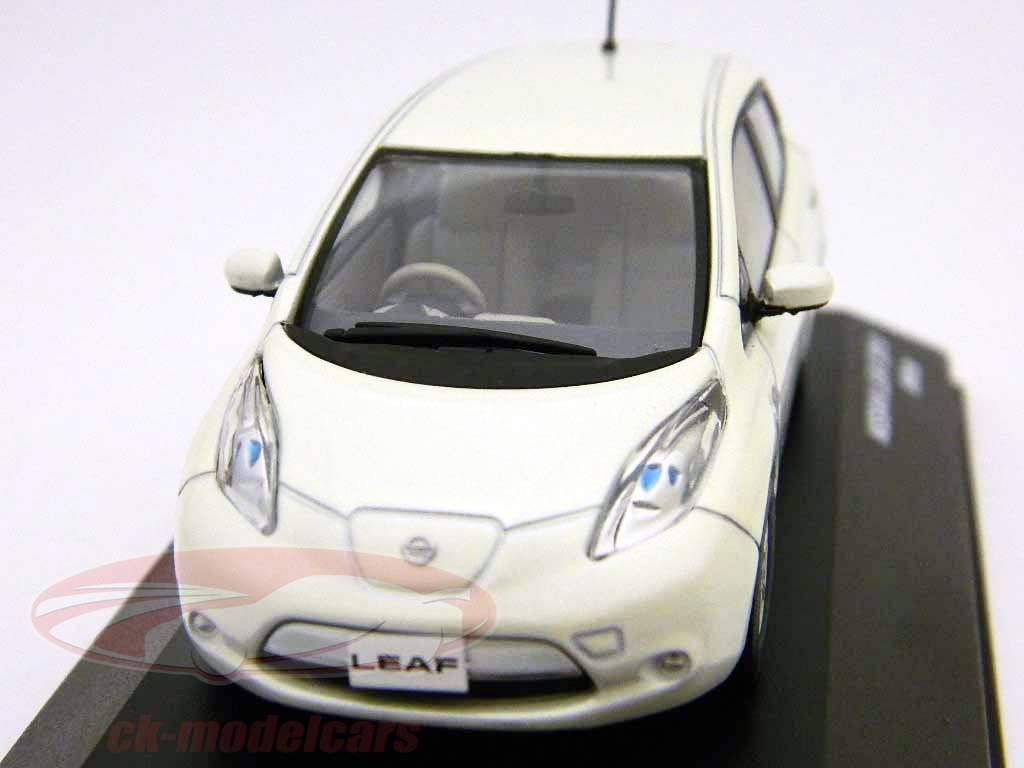 Nissan Leaf Jaar 2010 wit / wit 1:43 JCollection