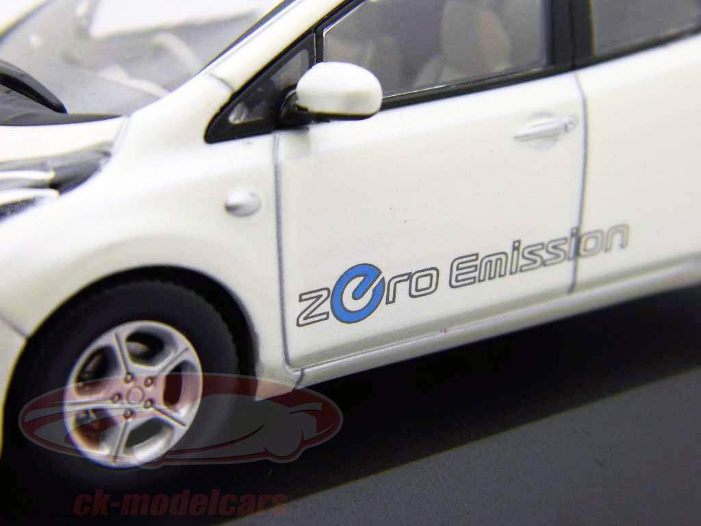 Nissan Leaf Jaar 2010 wit / wit 1:43 JCollection