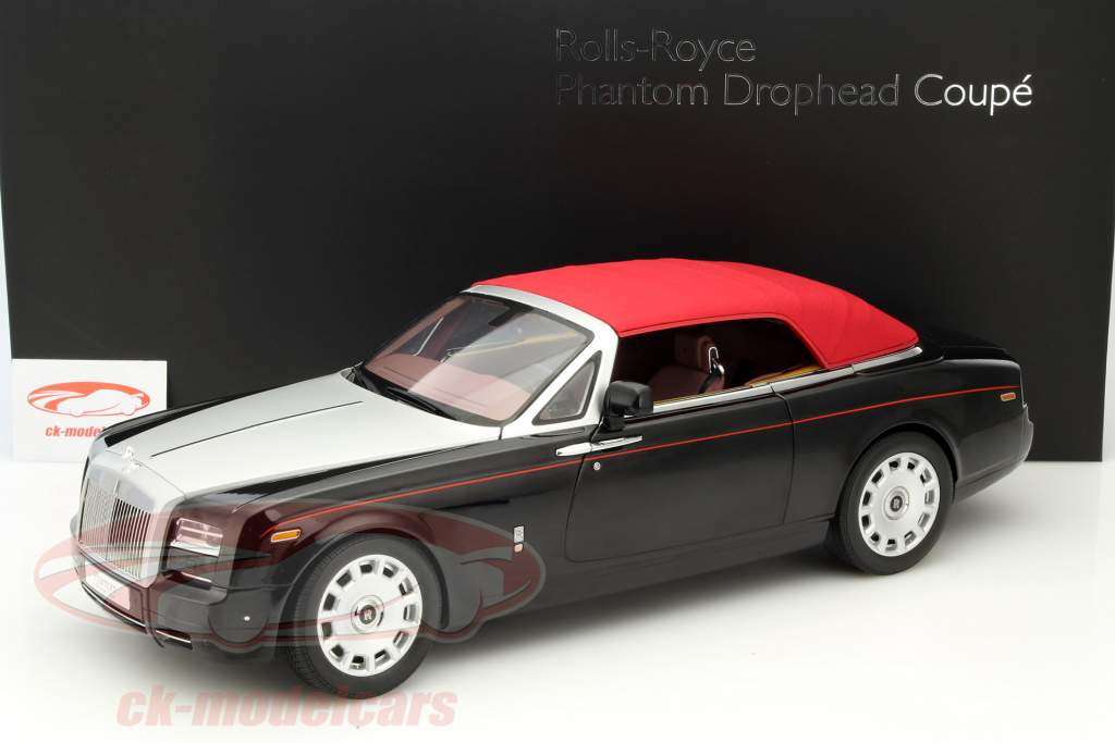 Rolls Royce Phantom Drophead Coupe år 2012 sort / sølv / rød 1:12 Kyosho