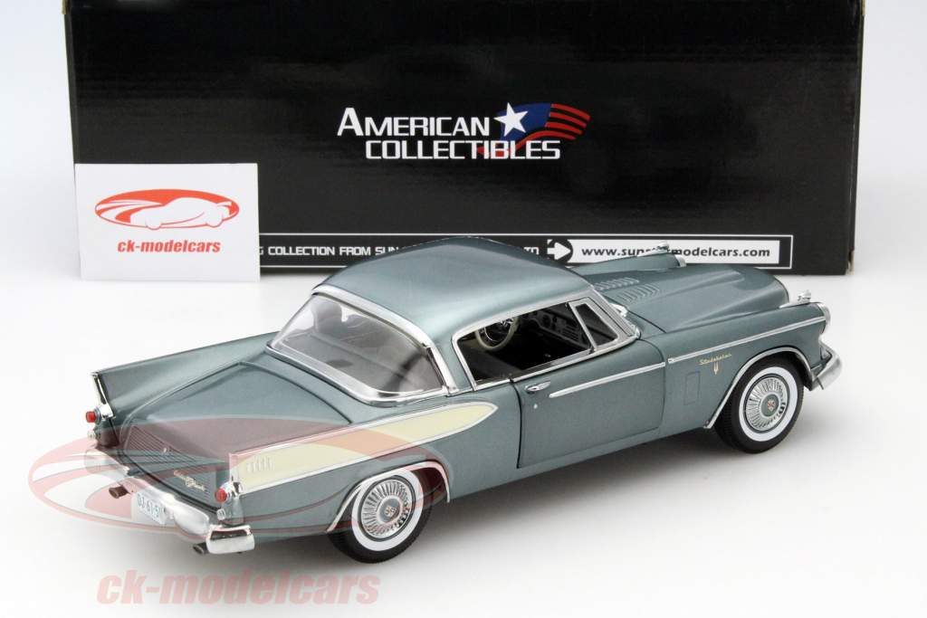 Studebaker Golden Hawk 年 1957 ブルー / ホワイト 1:18 SunStar
