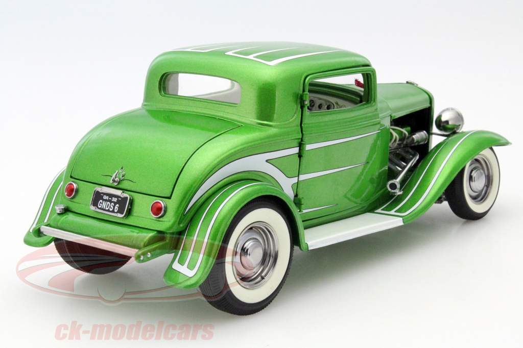Ford 3 Window ano 1932 verde 1:18 GMP