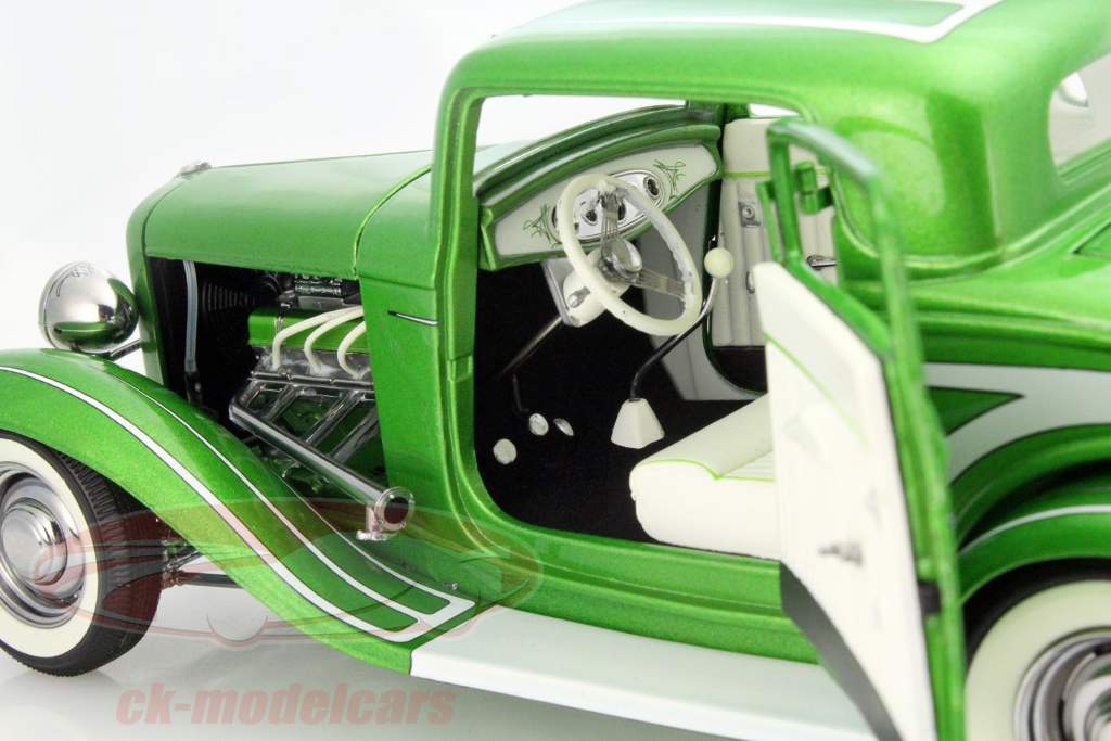 Ford 3 Window 年 1932 グリーン 1:18 GMP