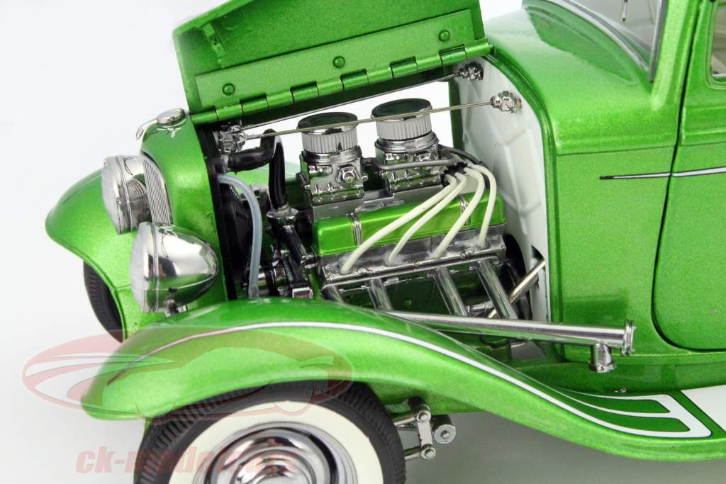 Ford 3 Window år 1932 grøn 1:18 GMP