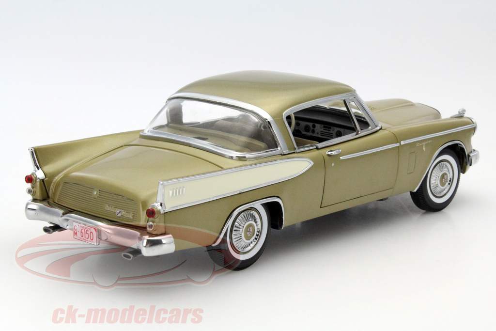 Studebaker Golden Hawk année 1957 or 1:18 SunStar