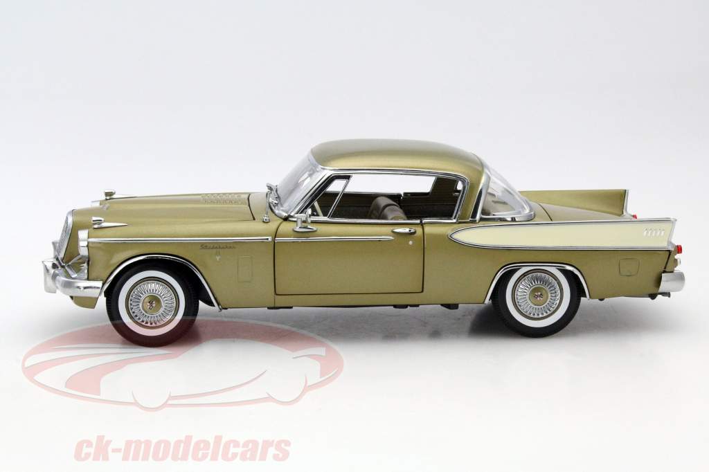 Studebaker Golden Hawk 年 1957 金 1:18 SunStar