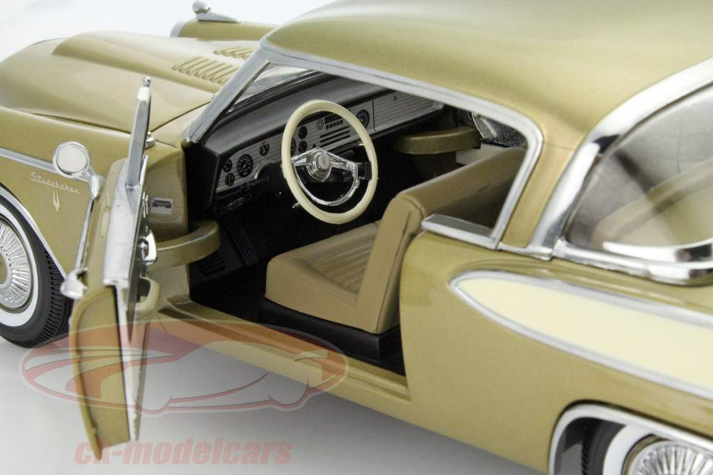 Studebaker Golden Hawk ano 1957 ouro 1:18 SunStar