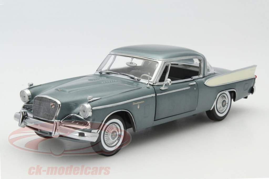 Studebaker Golden Hawk 年 1957 ブルー / ホワイト 1:18 SunStar