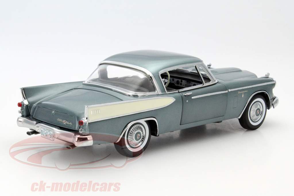 Studebaker Golden Hawk ano 1957 azul / branco 1:18 SunStar