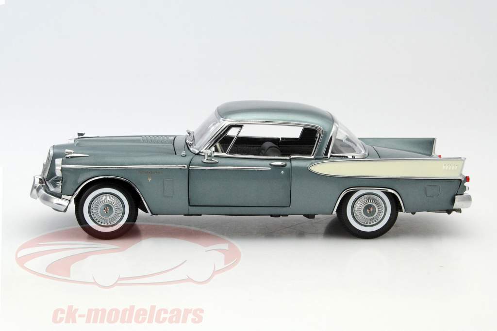 Studebaker Golden Hawk ano 1957 azul / branco 1:18 SunStar