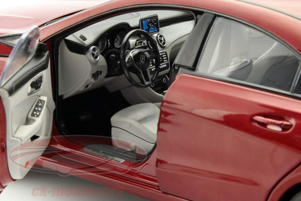 梅赛德斯 - 奔驰CLA级巴塔哥尼亚红色金属1:18 NOREV