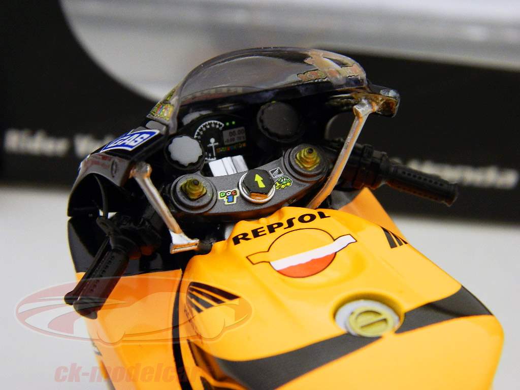 MotoGP タミヤ 1/12 RC211V バレンティーノ・ロッシ 2002年 2002年に開幕したMotoGP！歴代マシンGPマシン遍歴を辿ってみよう