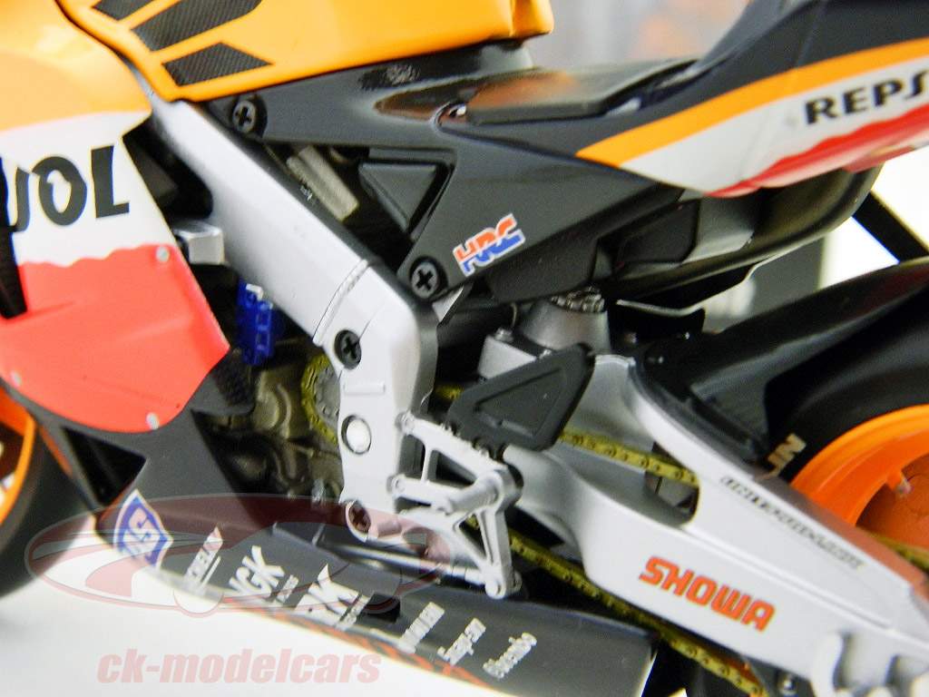 ミニチャンプス 1/12 バレンティーノ・ロッシ 2002 ホンダ RC211V Minichamps 1:12 バレンティーノ·ロッシホンダRC211VモトGP 2002