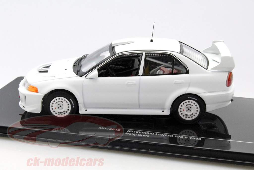 Mitsubishi Lancer Evo V Plain Body Version 1998 weiß 1:43 Ixo