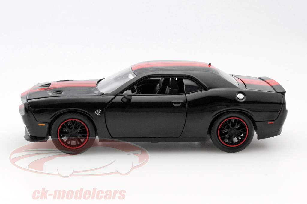 Dodge Challenger SRT Hellcat год 2015 черный / красный 1:24 Jada Toys