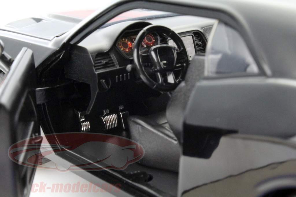Dodge Challenger SRT Hellcat год 2015 черный / красный 1:24 Jada Toys