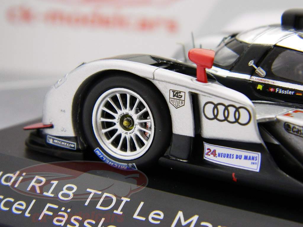 奥迪R18 TDI＃2飞斯乐，Lotterer，Treluyer得主24小时勒芒2011 1:43星火