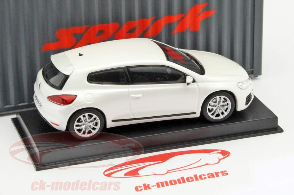 Volkswagen VW Scirocco GP ano 2014 branco 1:43 Spark