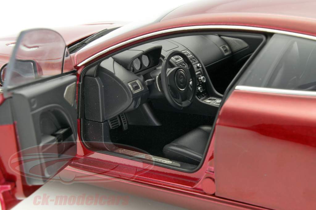 Aston Martin Rapide S год 2015 Diavolo красный 1:18 AUTOart