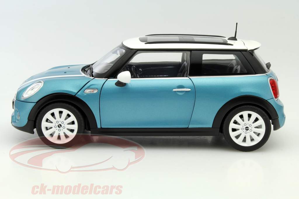 Mini Cooper S год 2015 светло-голубой 1:18 Norev