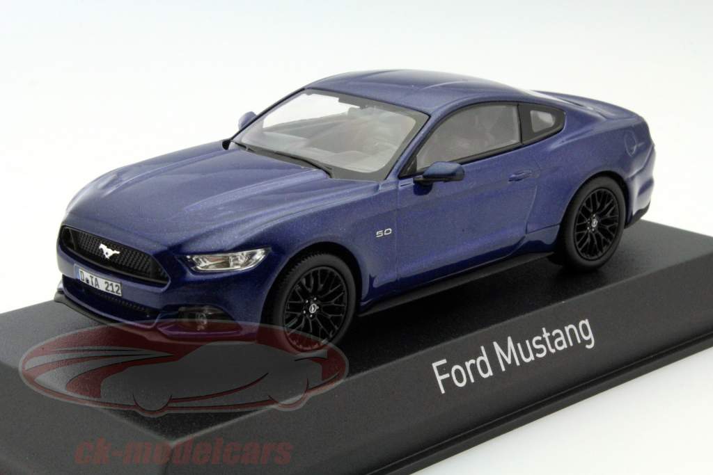 Ford Mustang год 2015 синий 1:43 Norev