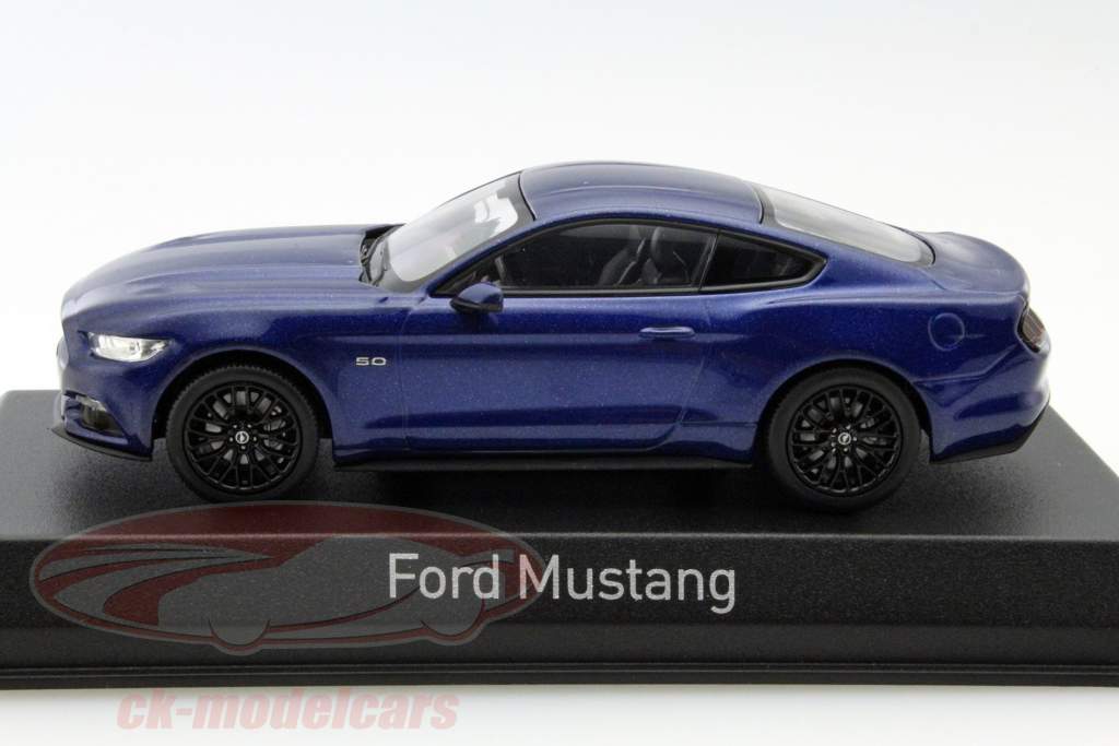Ford Mustang год 2015 синий 1:43 Norev