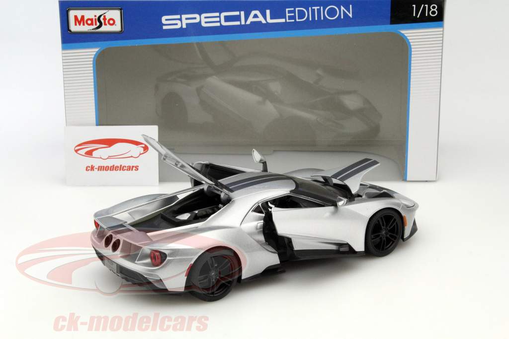 Ford GT год 2017 серебряный 1:18 Maisto