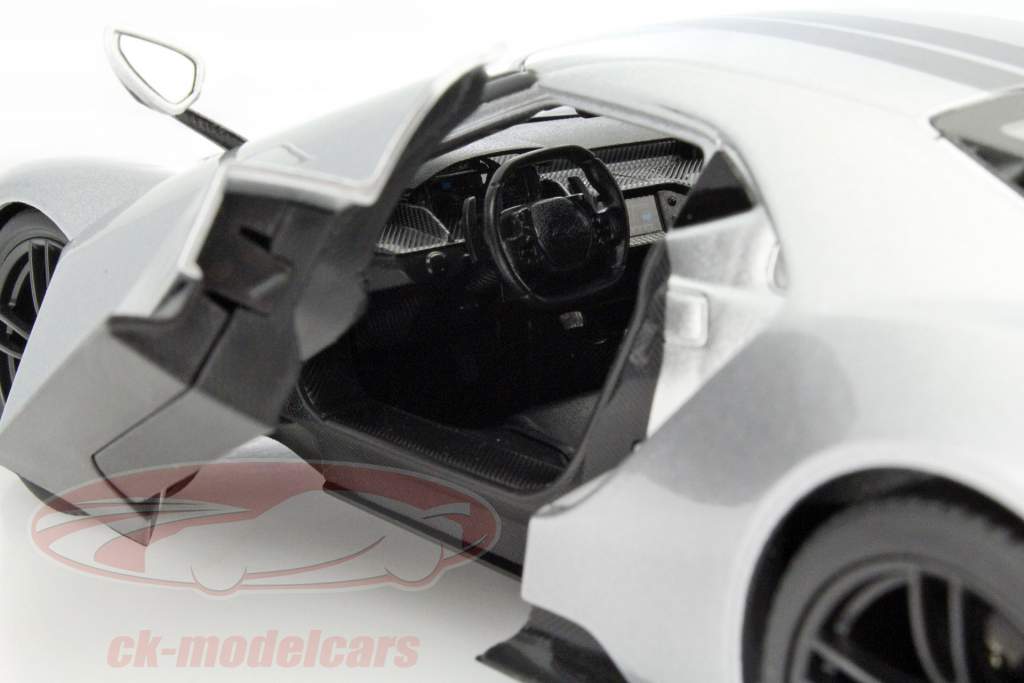 Ford GT Year 2017 silver 1:18 Maisto