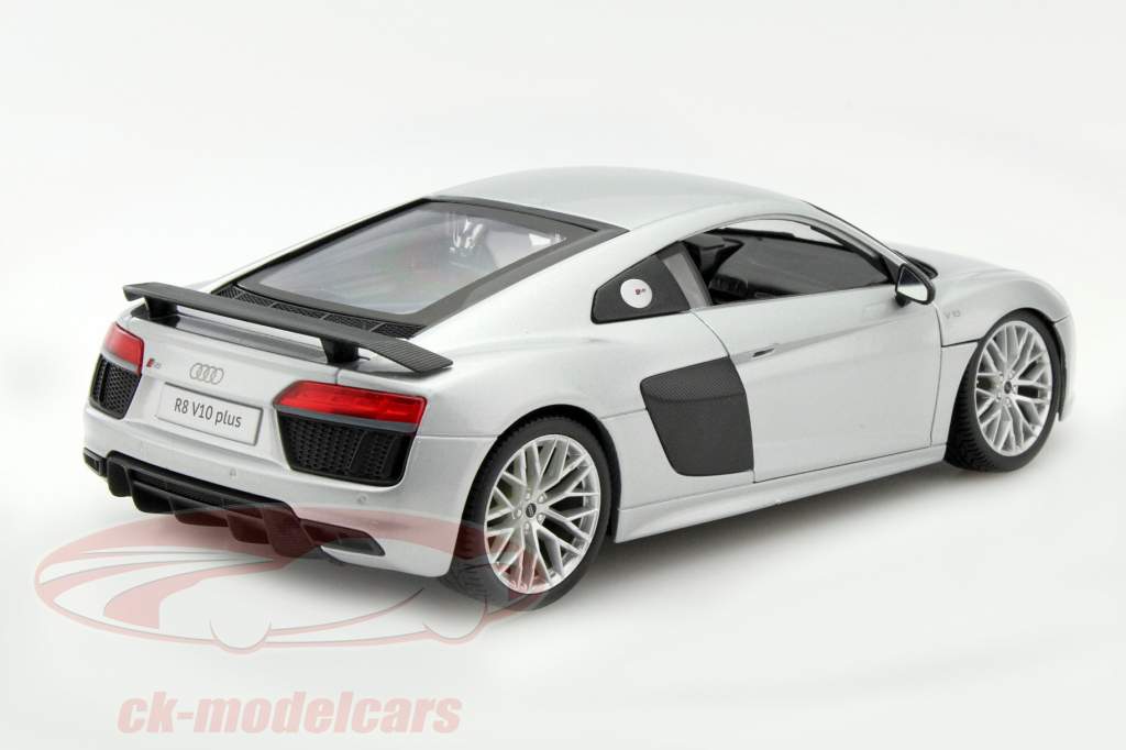 Audi R8 V10 Plus anno 2015 argento 1:18 Maisto