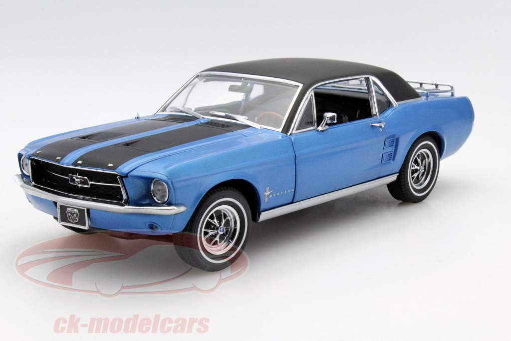 Ford Mustang Year 1967 Ski Country Special blue 1:18 Greenlight