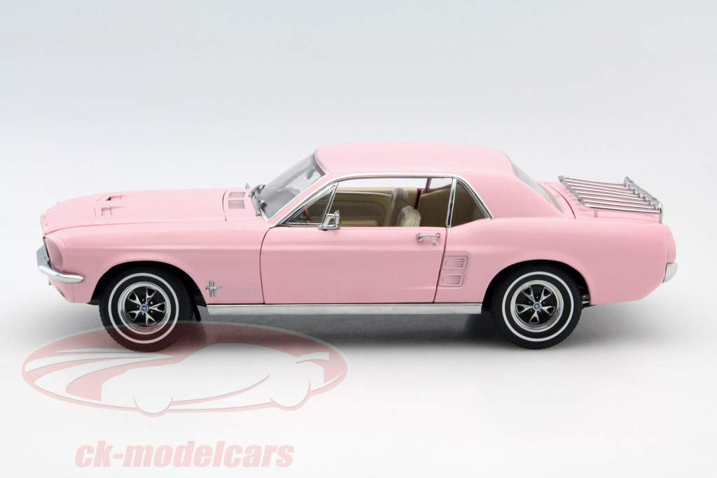Ford Mustang année 1967 rose 1:18 Greenlight