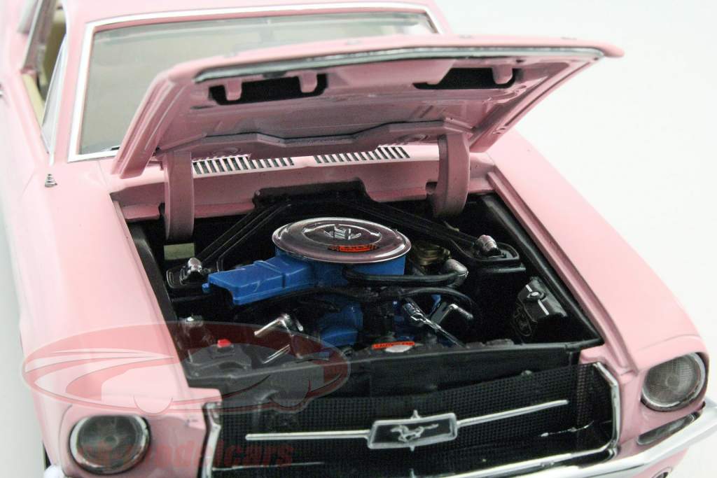 Ford Mustang année 1967 rose 1:18 Greenlight
