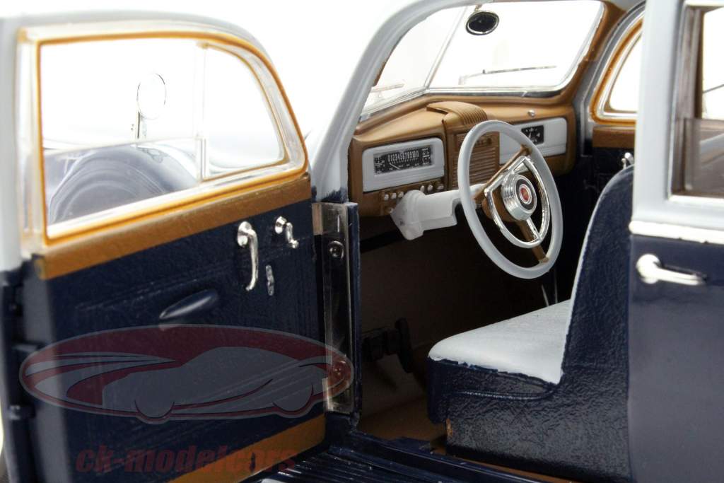 Packard Super Eight One-Eighty Year 1941 dark blue / gray 1:18 Greenlight