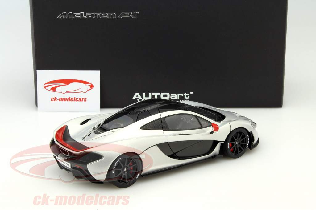 McLaren P1 anno 2013 argento / rosso 1:18 AUTOart