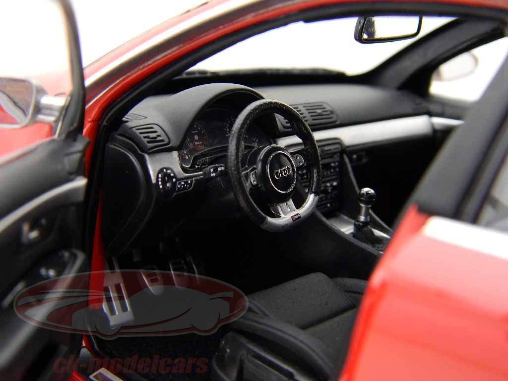Minichamps 1:18 Audi RS4 Avant Bj. 2006 red 100014610 model