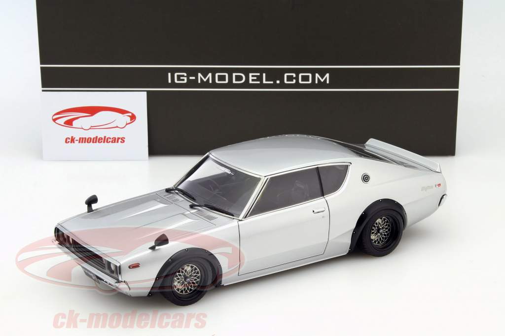 Nissan Skyline 2000 GT-R plata 1:18 Ignition Model