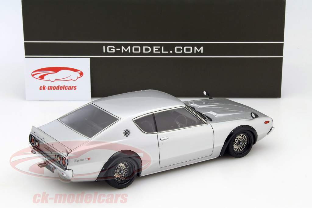 Nissan Skyline 2000 GT-R серебряный 1:18 Ignition Model