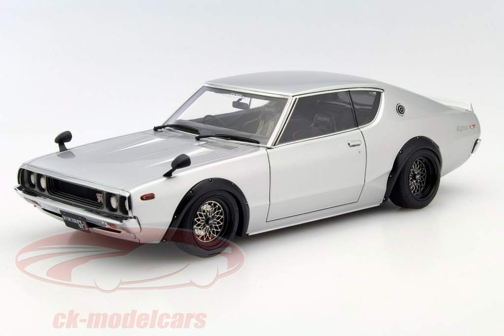 Nissan Skyline 2000 GT-R plata 1:18 Ignition Model