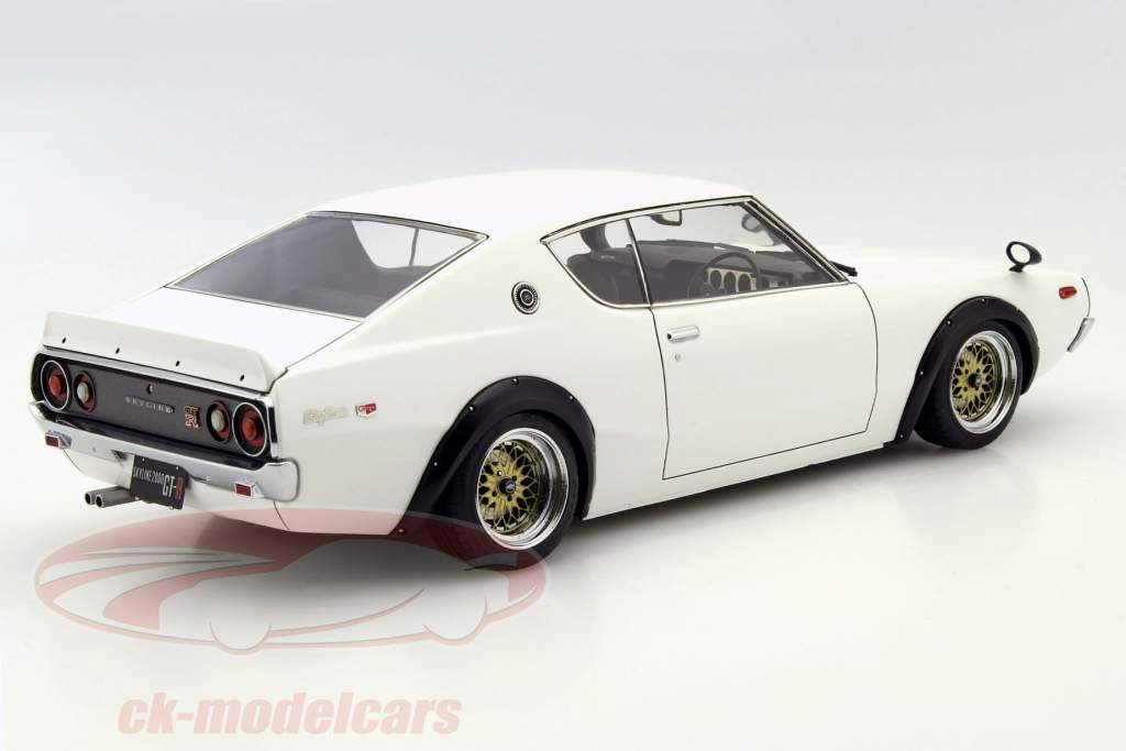 Nissan Skyline 2000 GT-R blanco 1:18 Ignition Model