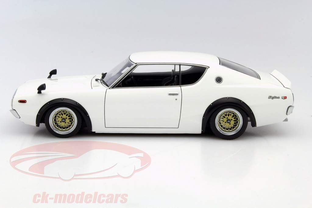 Nissan Skyline 2000 GT-R blanco 1:18 Ignition Model