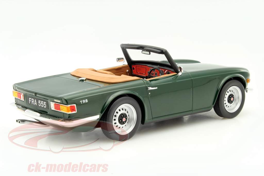 Triumph TR6 vert foncé 1:18 LS Collectibles
