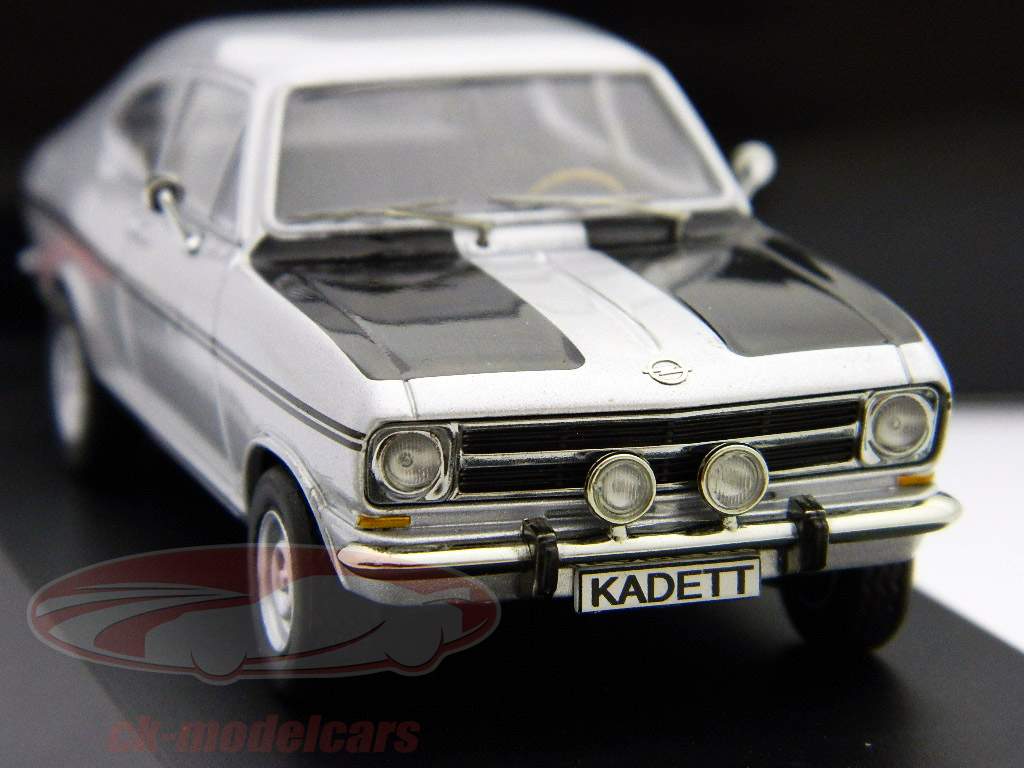 欧宝士官生乙跑车银黑/银黑旭格1:43