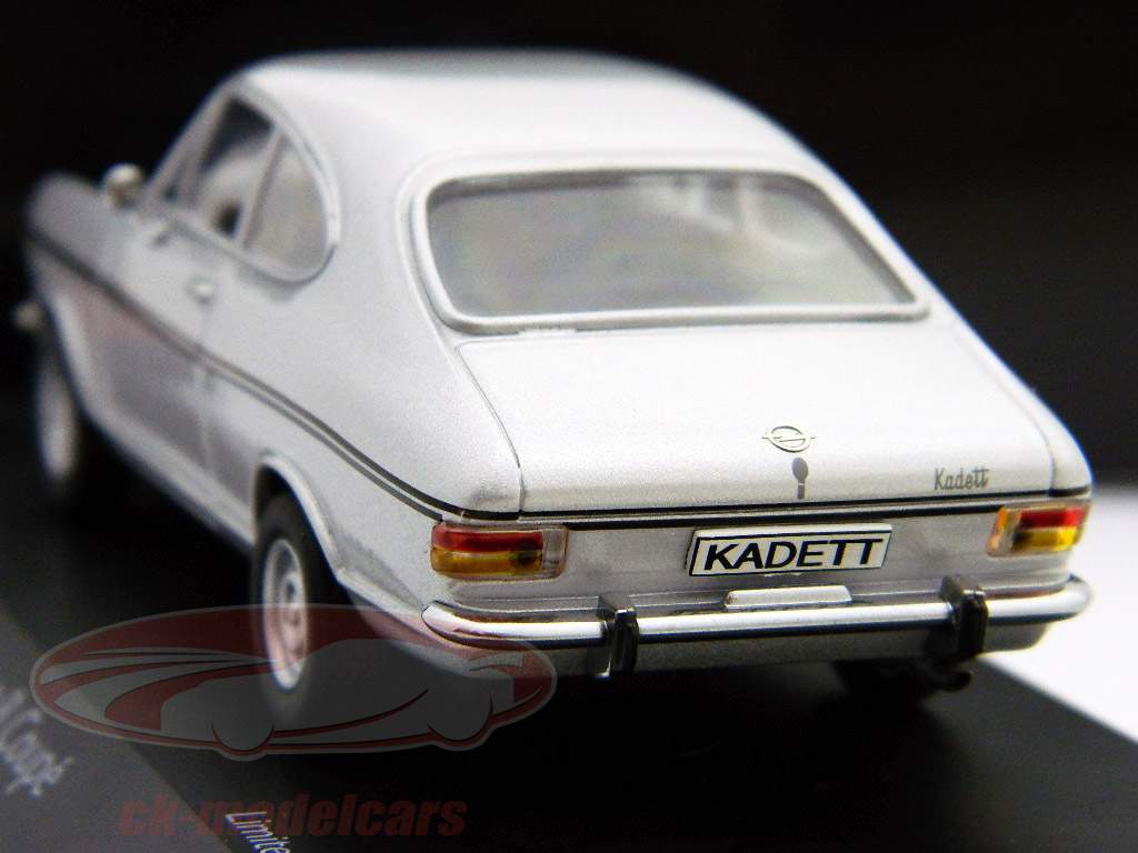 欧宝士官生乙跑车银黑/银黑旭格1:43