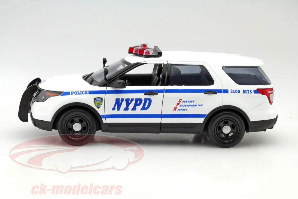 Ford Police Interceptor Utility NYPD год 2015 белый / синий 1:18 Greenlight
