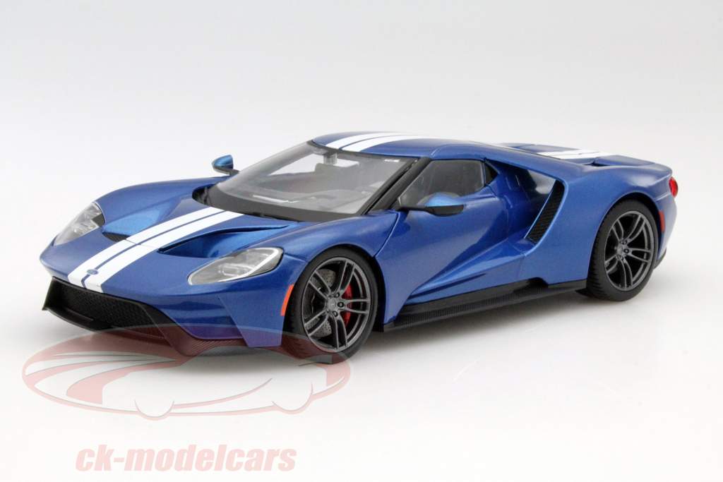 Ford GT год 2017 синий 1:18 Maisto