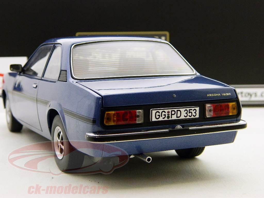 Opel Ascona B SR år 1975 blå 1:18 SunStar